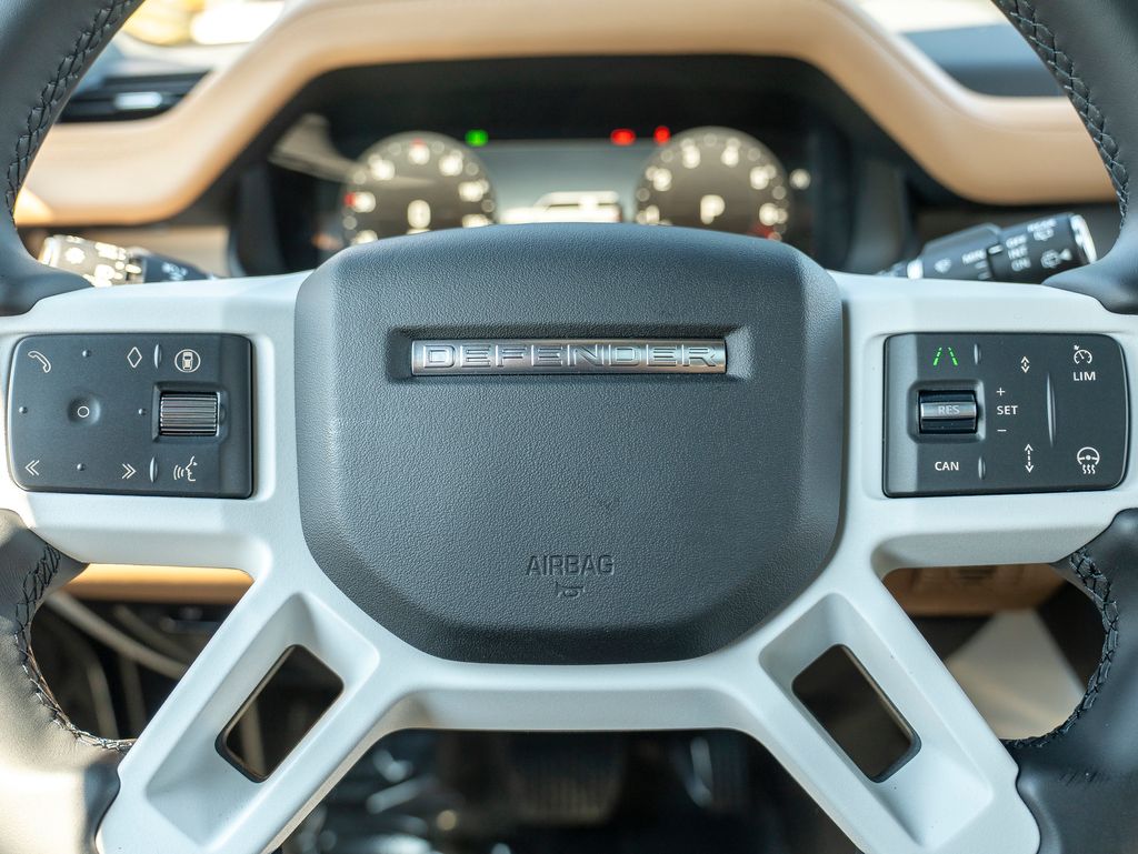 2025 Land Rover Defender 130 S photo 13