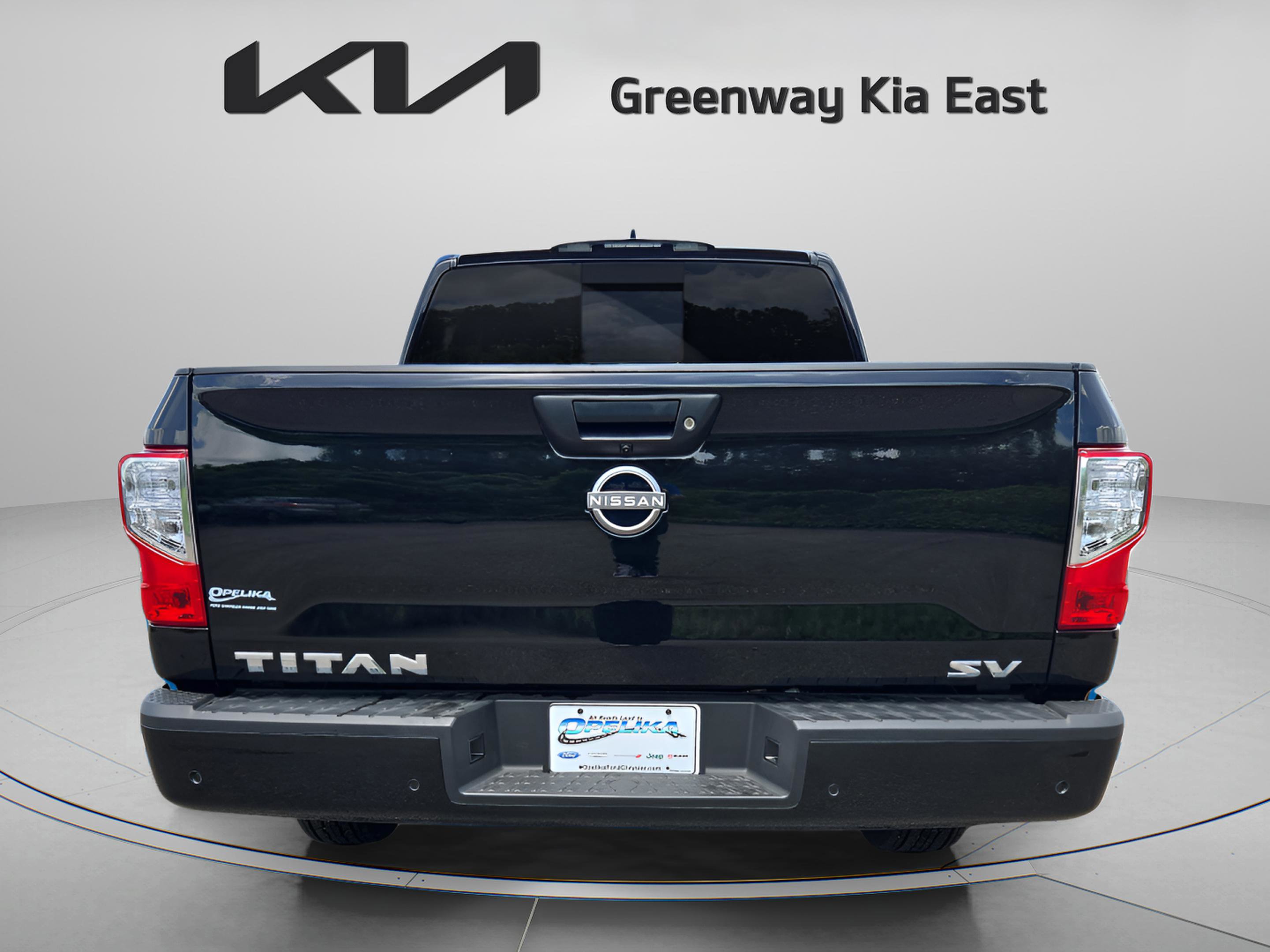 2024 Nissan Titan SV photo 3