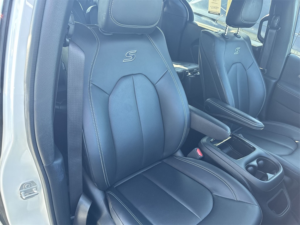 2024 Chrysler Pacifica Touring L photo 28