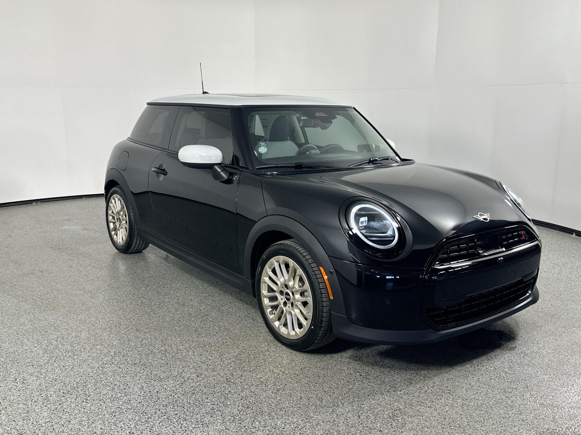 2025 Mini Cooper 2 Door Hardtop Iconic photo 3
