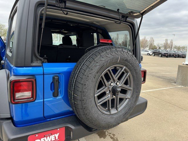2025 Jeep Wrangler Sport S photo 30
