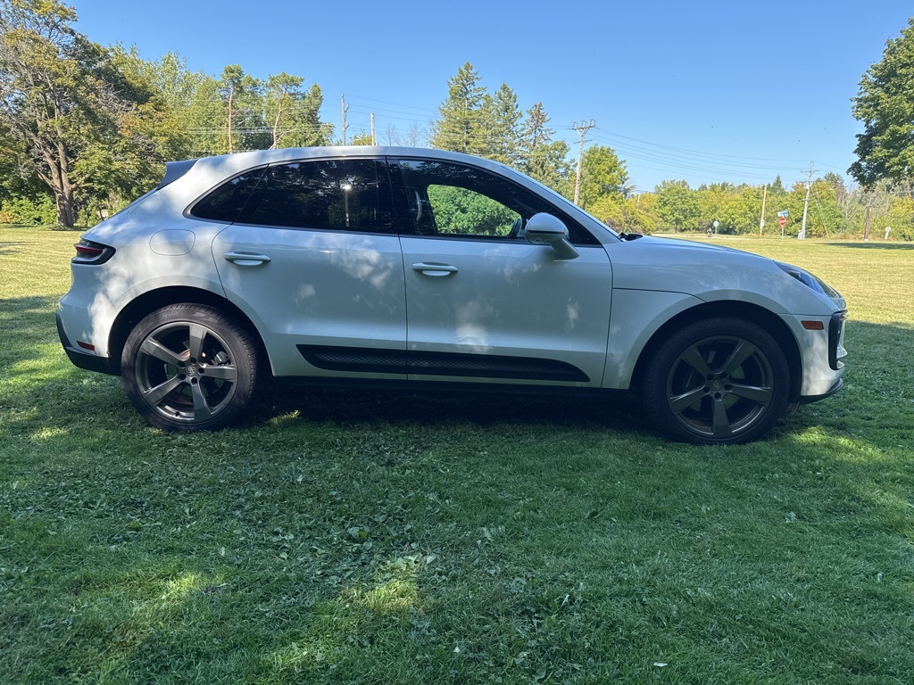 2023 Porsche Macan Base photo 8
