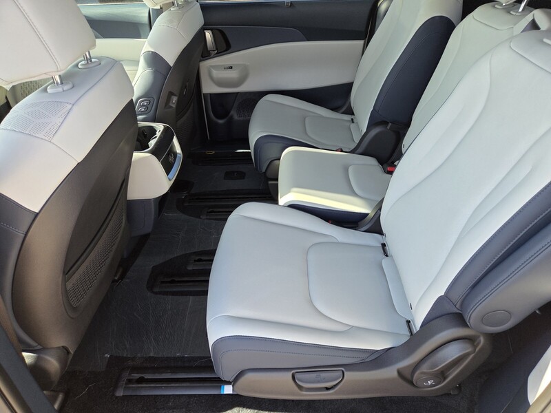 2026 Kia Carnival EX photo 7