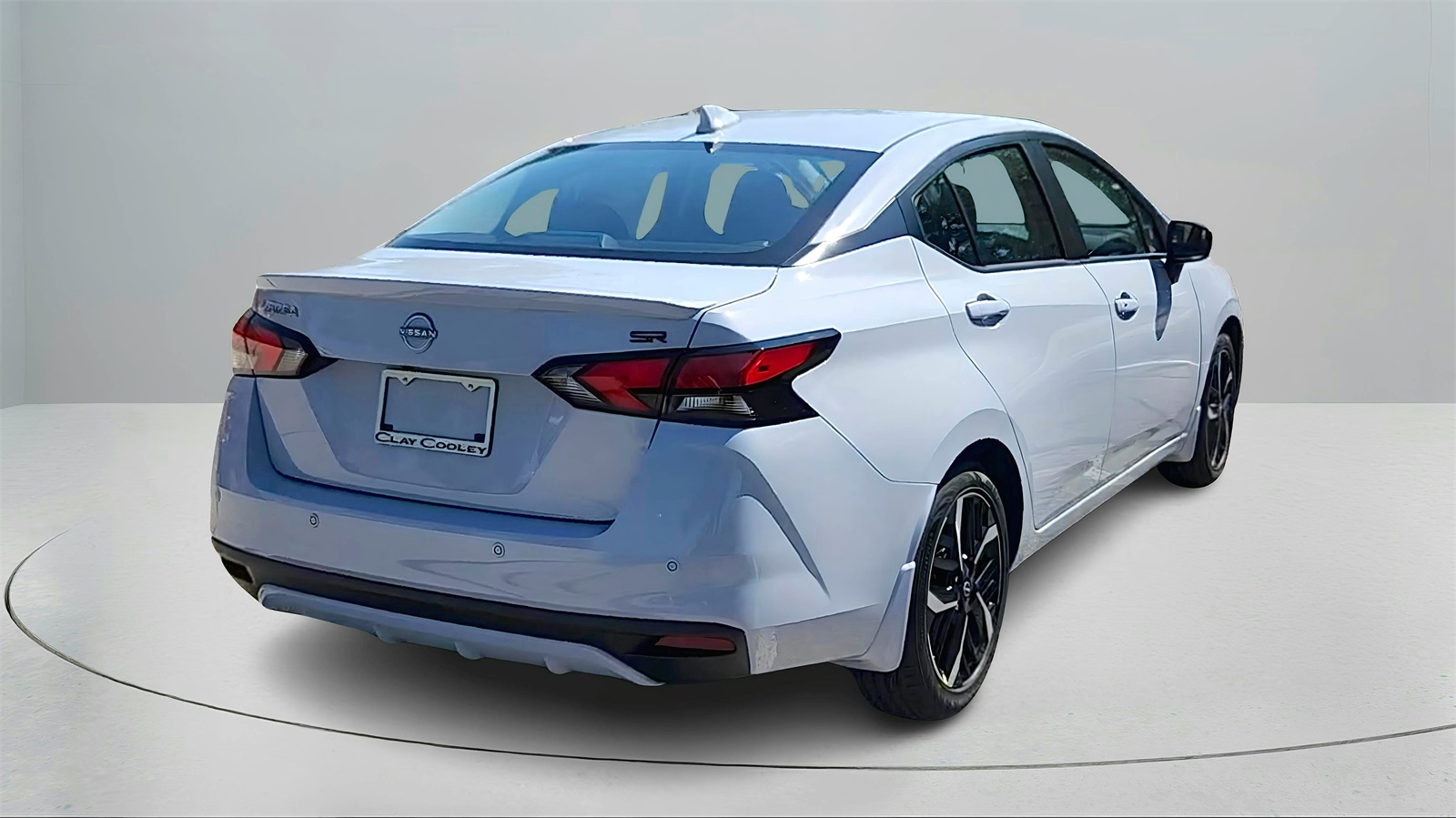 2025 Nissan Versa SR photo 4