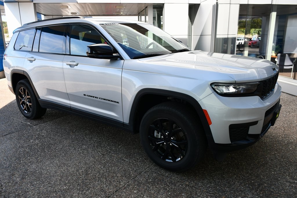 2024 Jeep Grand Cherokee Altitude photo 9
