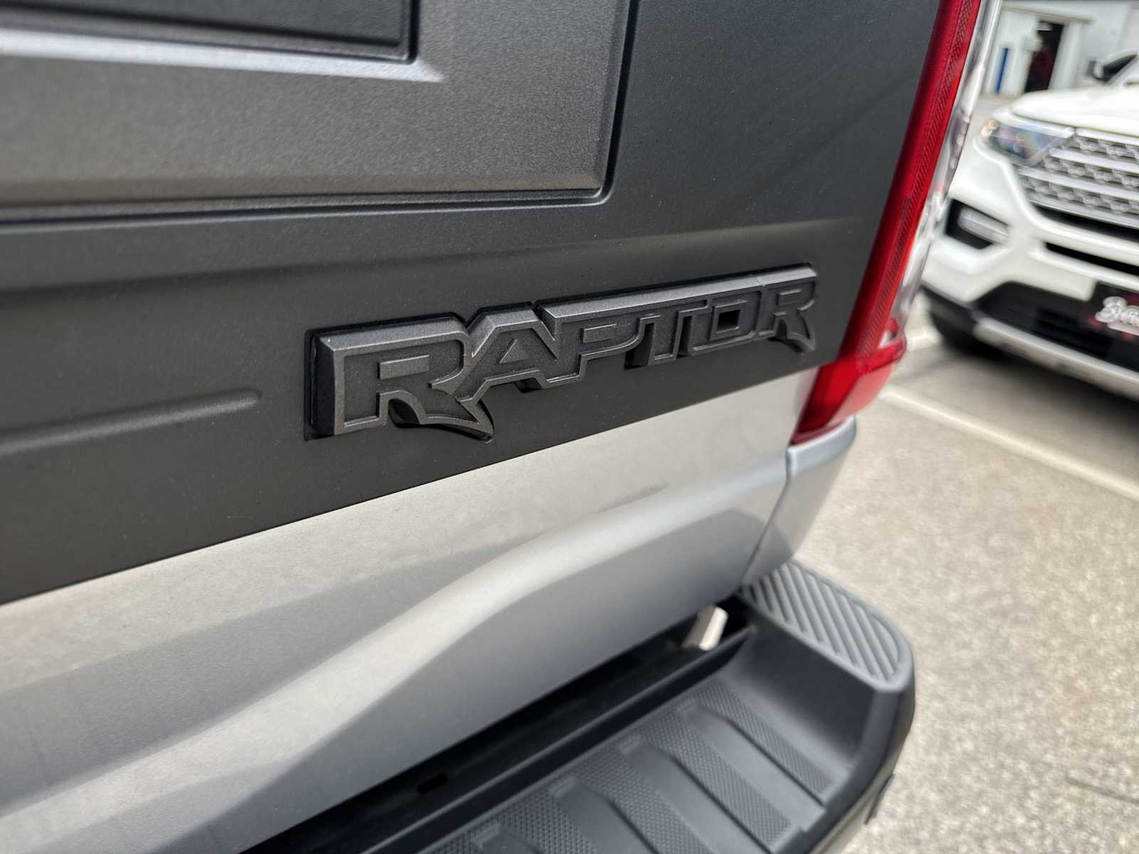 2023 Ford F-150 Raptor photo 9