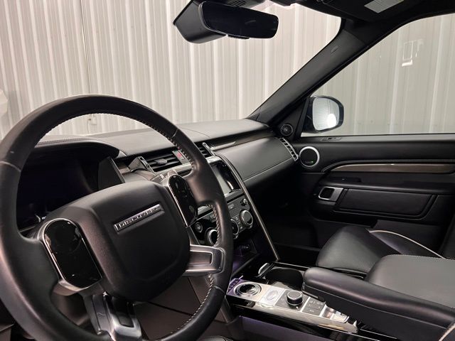 2020 Land Rover Discovery HSE Luxury photo 10