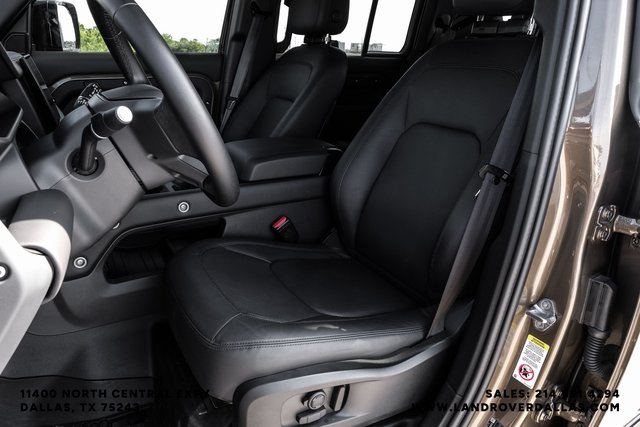 2025 Land Rover Defender 110 X-Dynamic SE photo 28