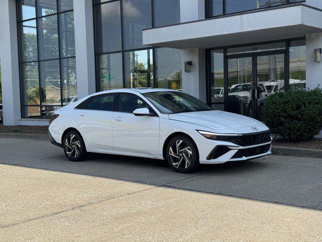 2025 Hyundai Elantra SEL Convenience photo 2