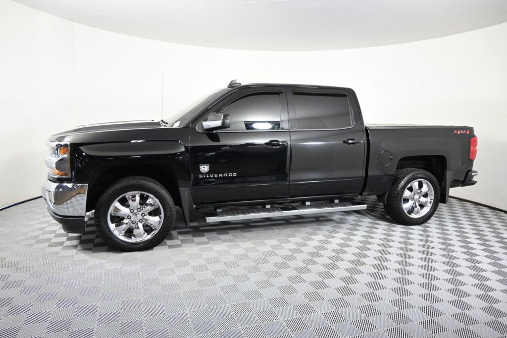 Used 2018 Chevrolet Silverado 1500 LT with VIN 3GCUKRECXJG470858 for sale in Forest Lake, Minnesota