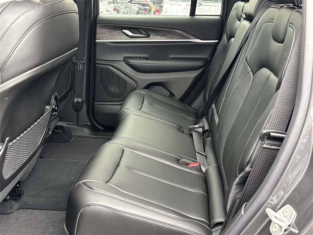 2025 Jeep Grand Cherokee Limited photo 15