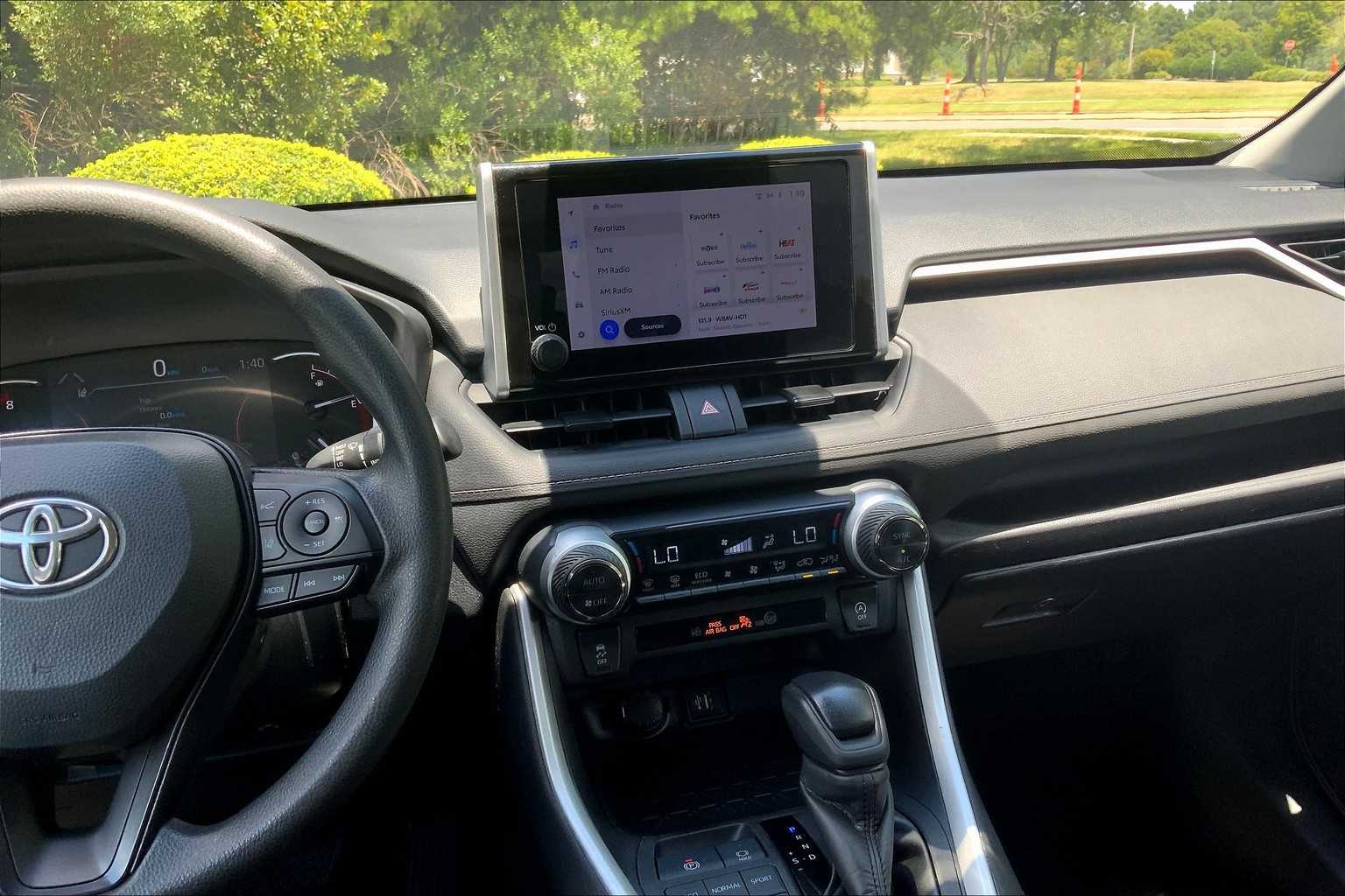2023 Toyota RAV4 XLE photo 6