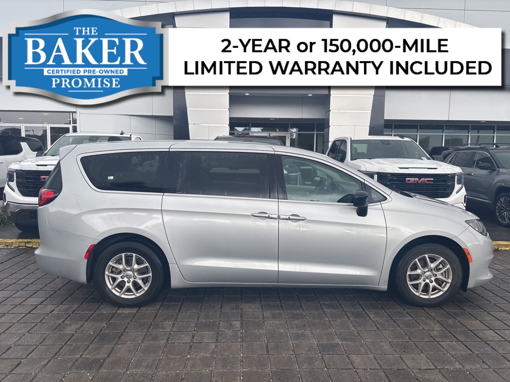 Pre-Owned 2024 Chrysler Voyager LX's photo