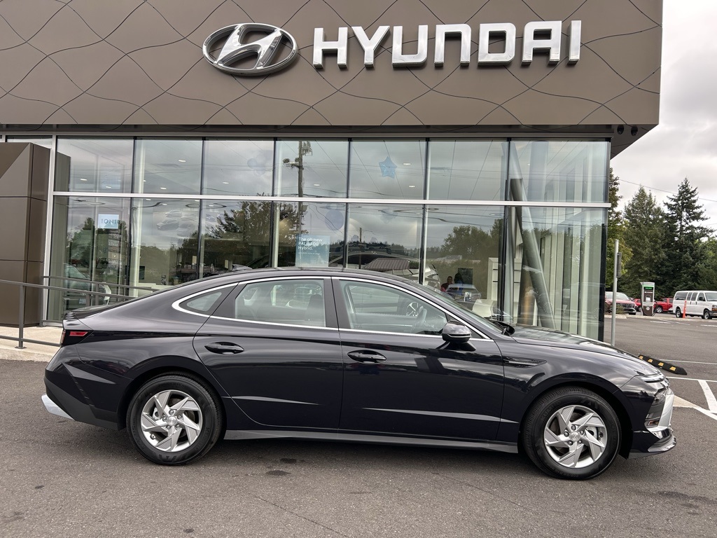 2025 Hyundai Sonata SE photo 2