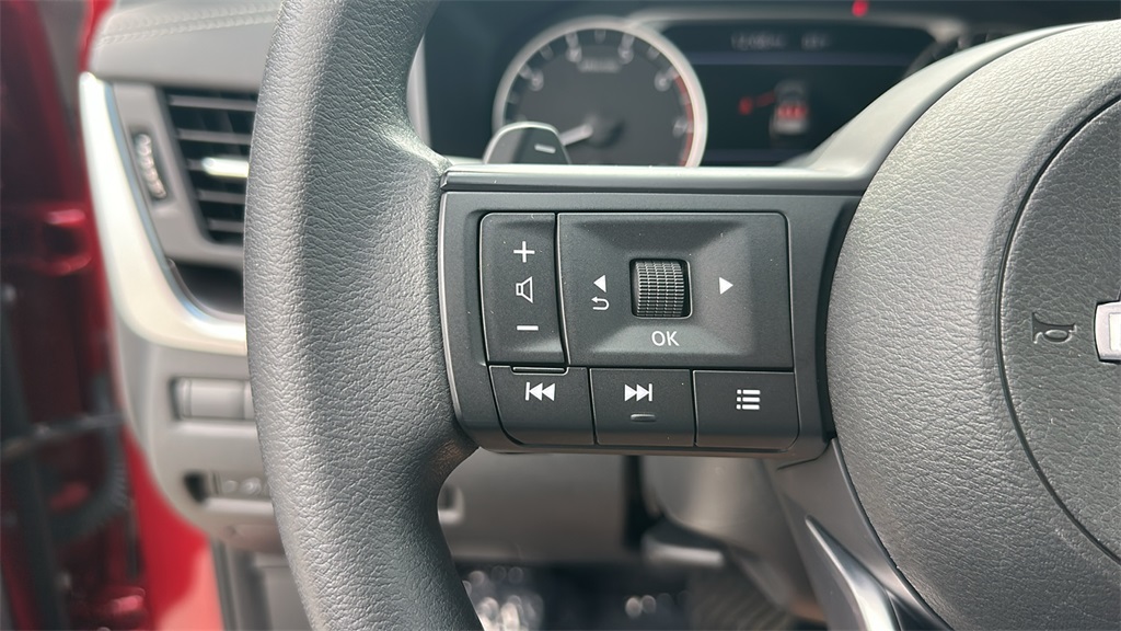 2024 Nissan Rogue SV photo 18