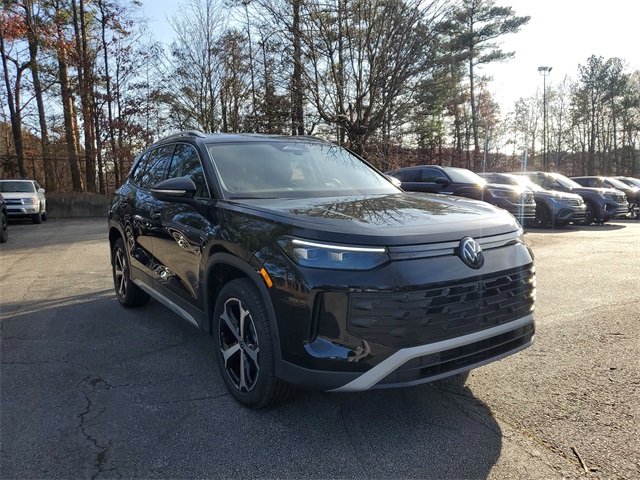 2026 Volkswagen Tiguan SE photo 3