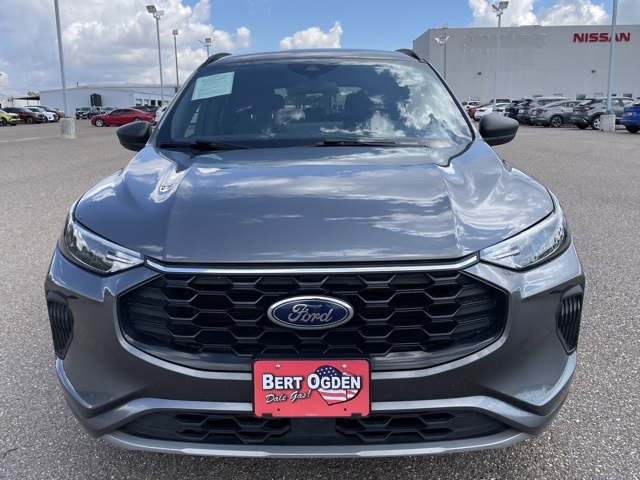2023 Ford Escape ST-Line photo 2