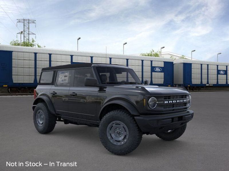 2025 Ford Bronco Base photo 7