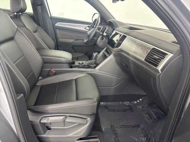 2023 Volkswagen Atlas Cross Sport V6 SE Technology photo 22