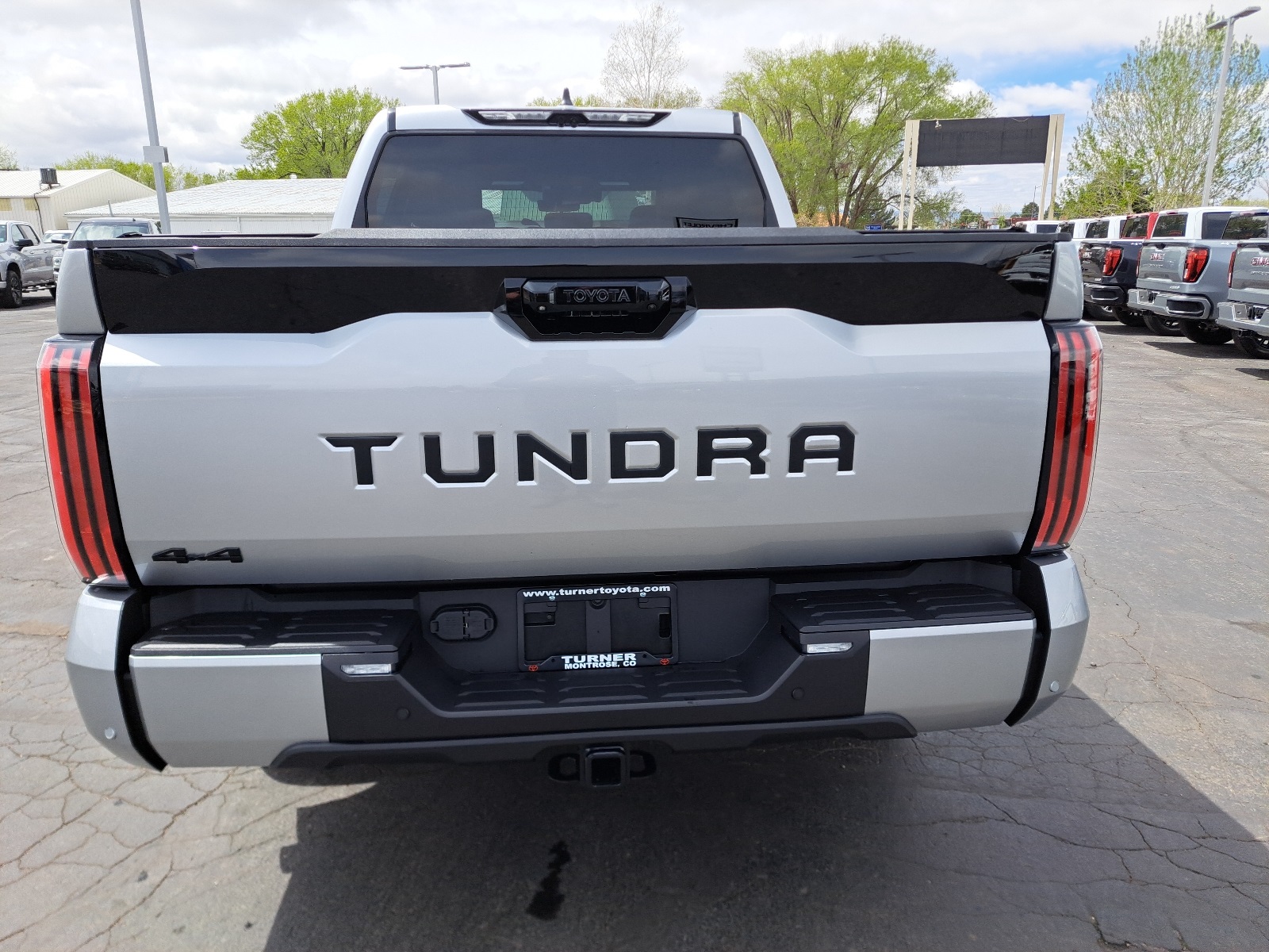 2025 Toyota Tundra Platinum CrewMax photo 4