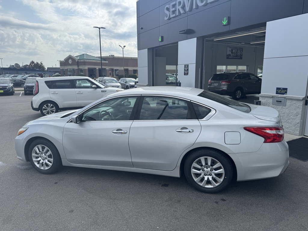 2016 Nissan Altima 2.5 S photo 4