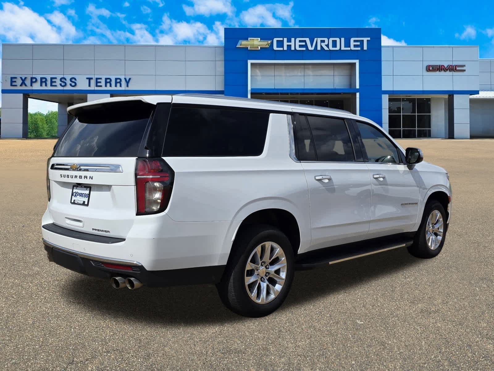 2023 Chevrolet Suburban Premier photo 2
