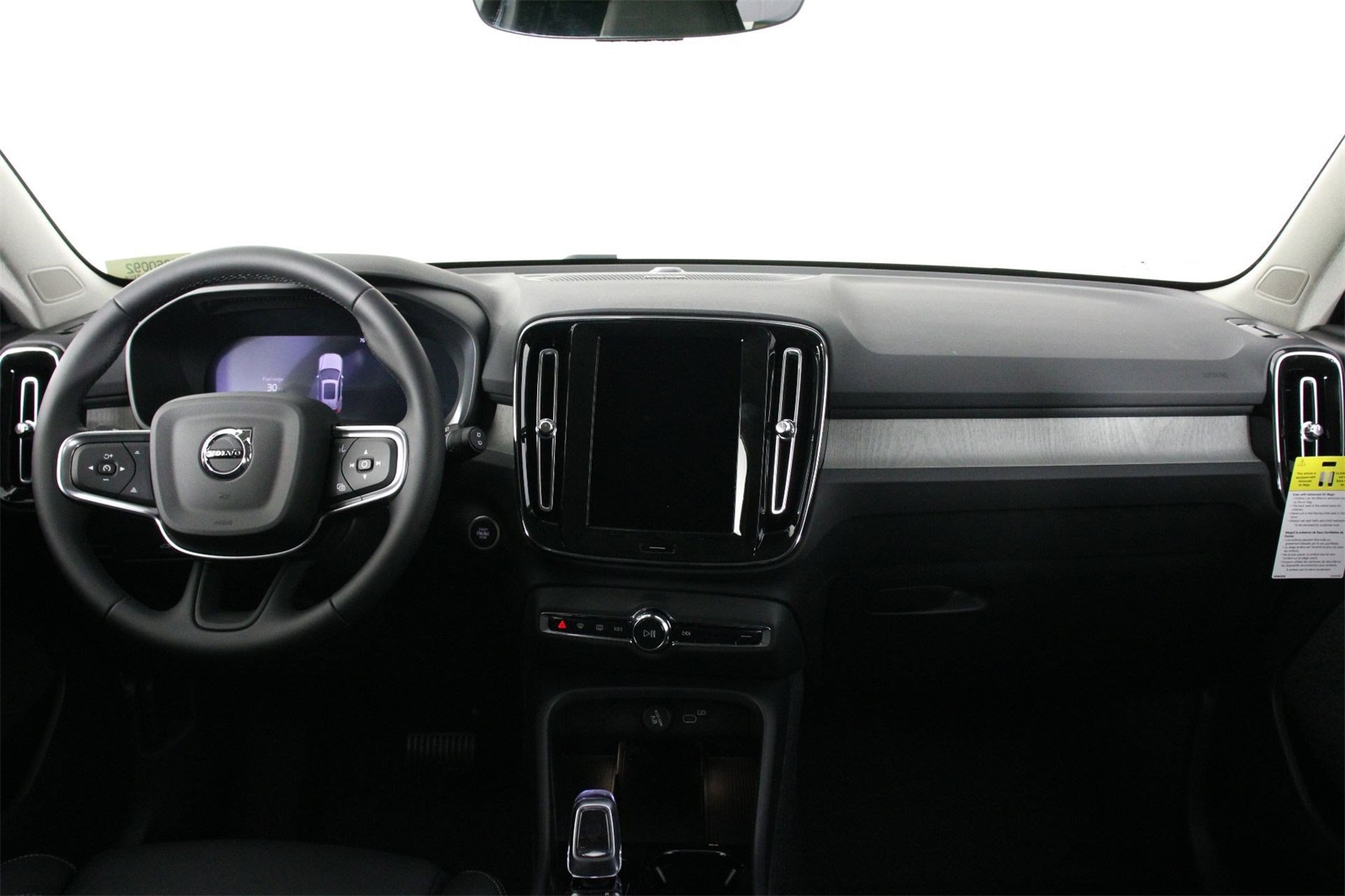 2026 Volvo XC40 photo 3