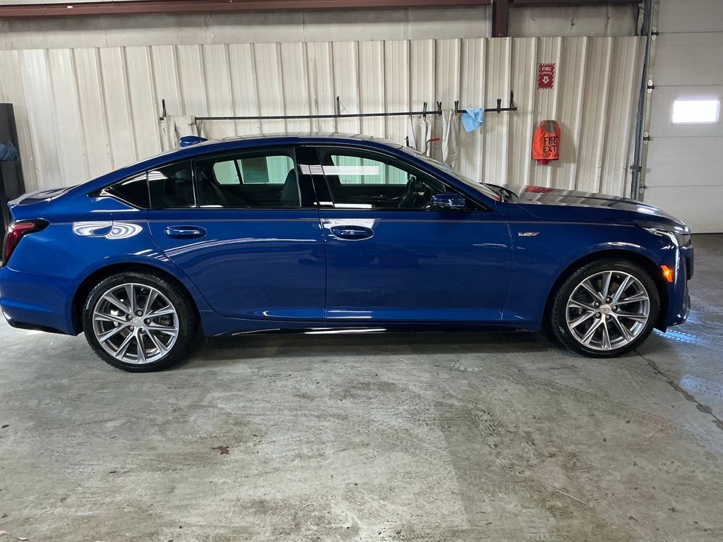 2021 Cadillac CT5 V photo 2