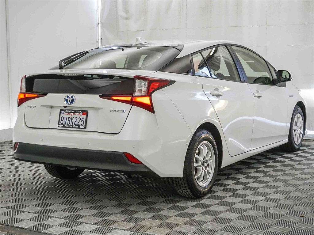 2021 Toyota Prius L photo 4