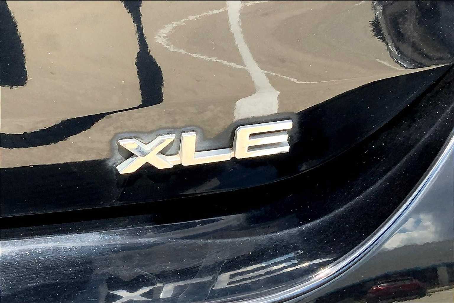 2020 Toyota Highlander Hybrid XLE photo 9