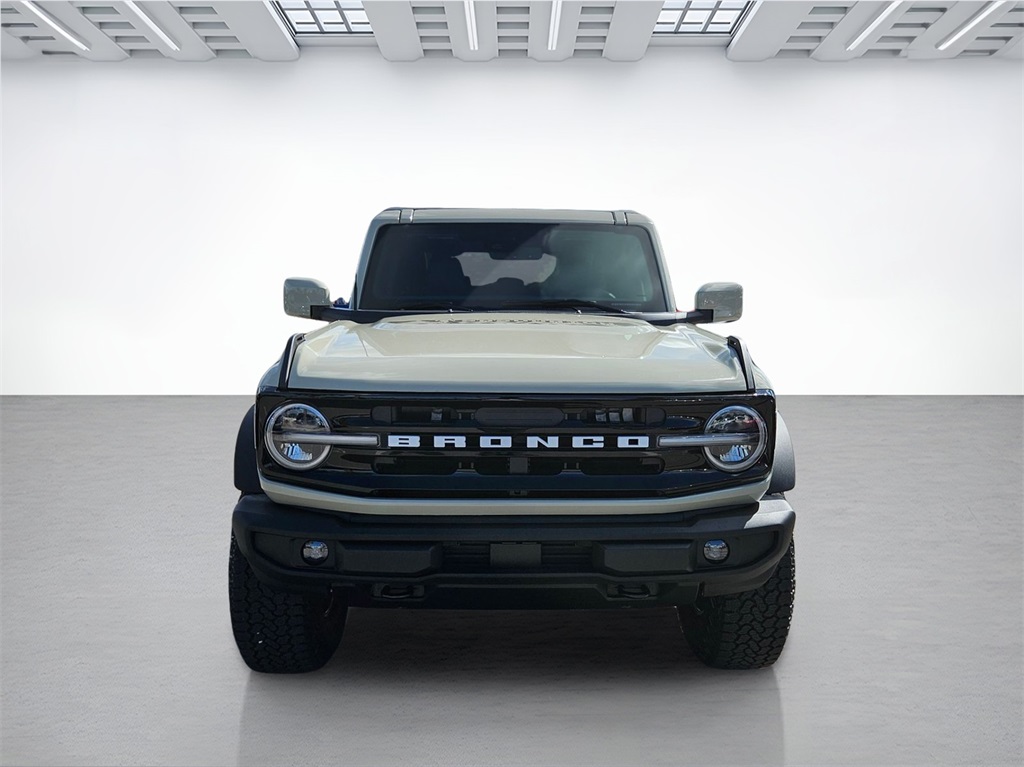 2025 Ford Bronco Outer Banks photo 3