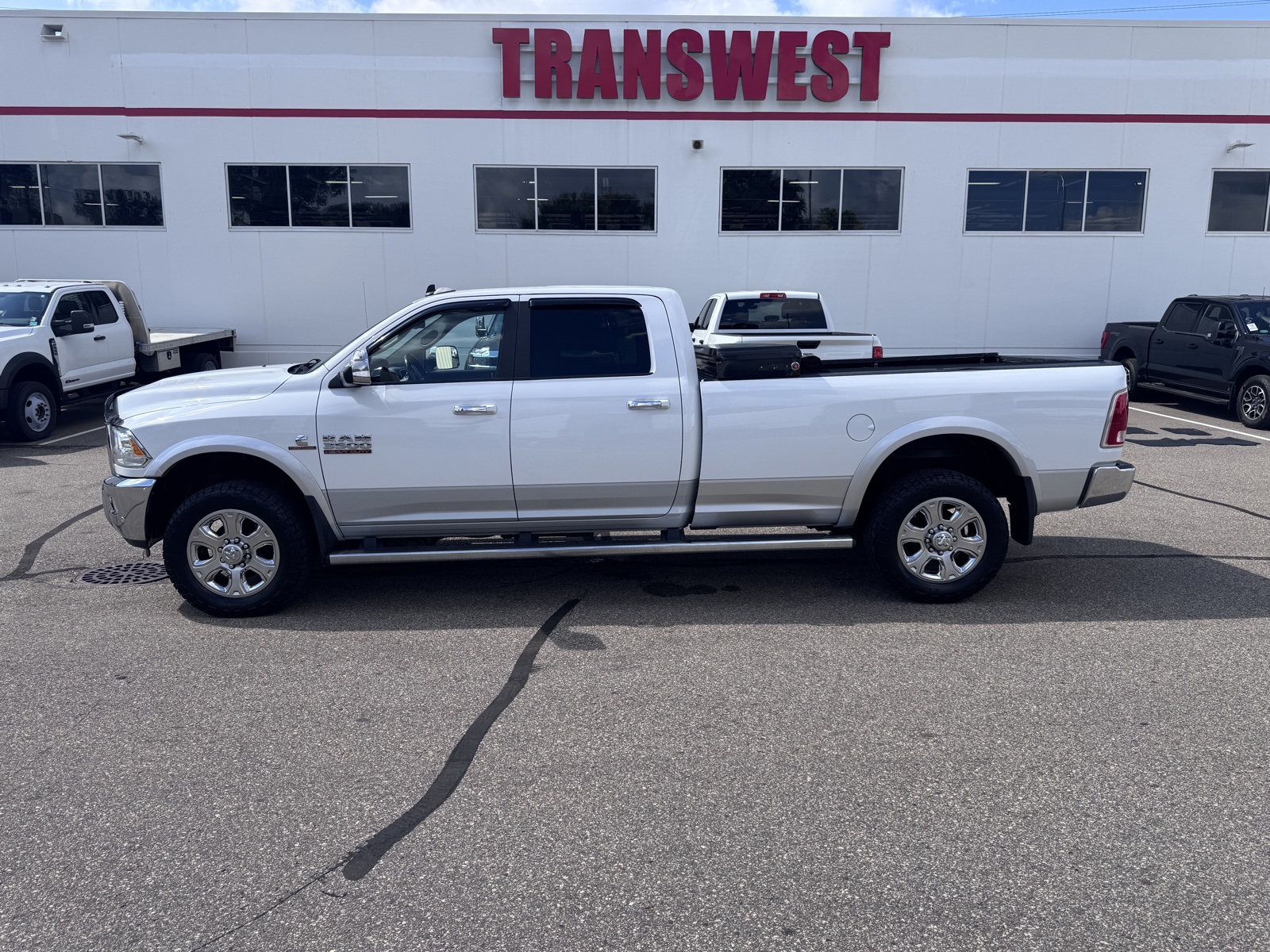 2017 Ram 3500 Laramie photo 2