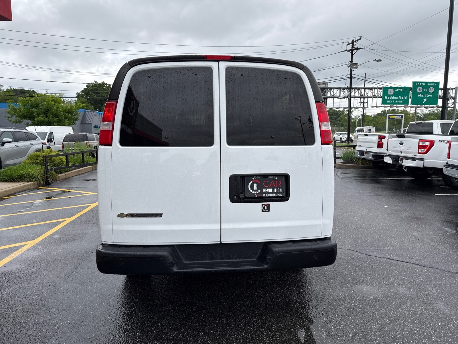 2022 Chevrolet Express 3500 Passenger LS photo 6