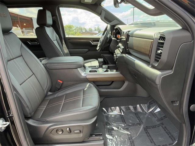 2023 Chevrolet Silverado 1500 High Country photo 16