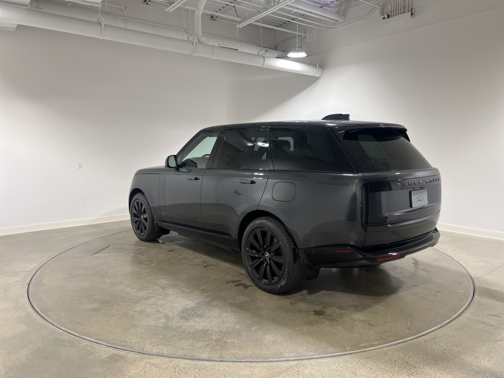 2025 Land Rover Range Rover SE photo 3