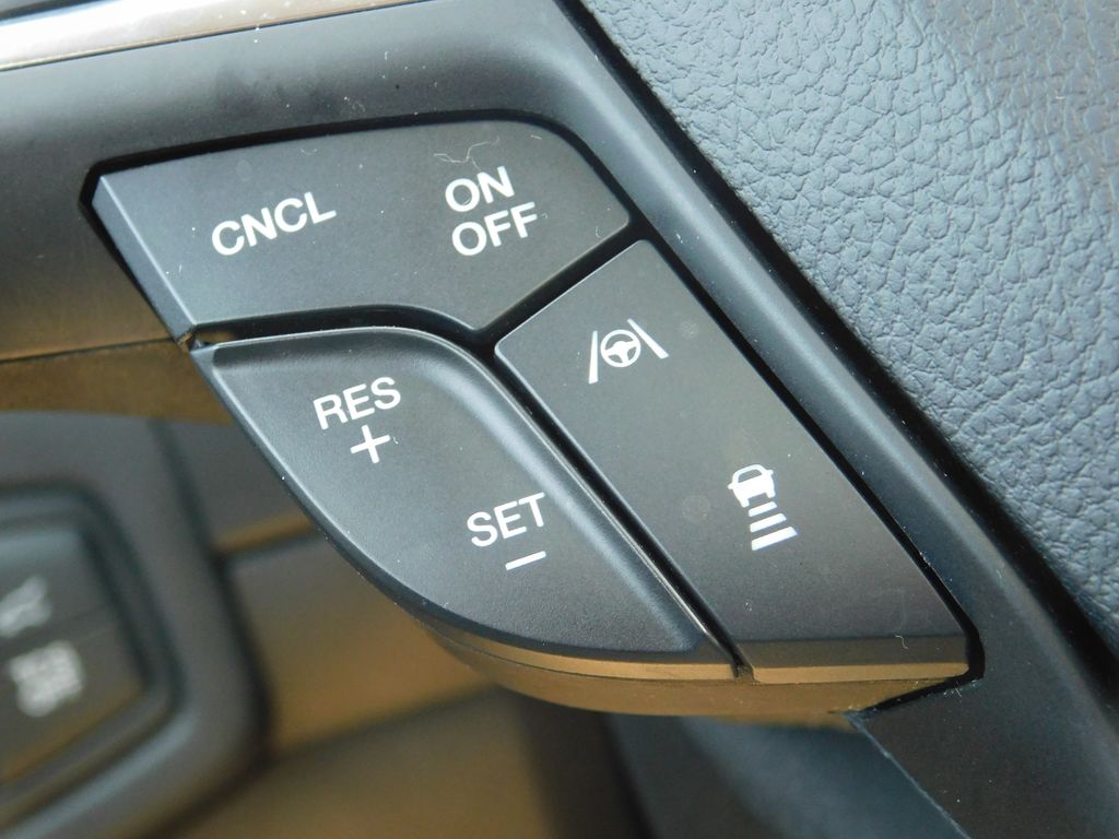 2022 Ford Edge SEL photo 35