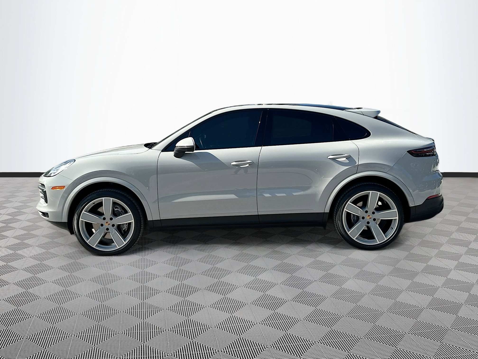 2022 Porsche Cayenne Platinum Edition photo 4