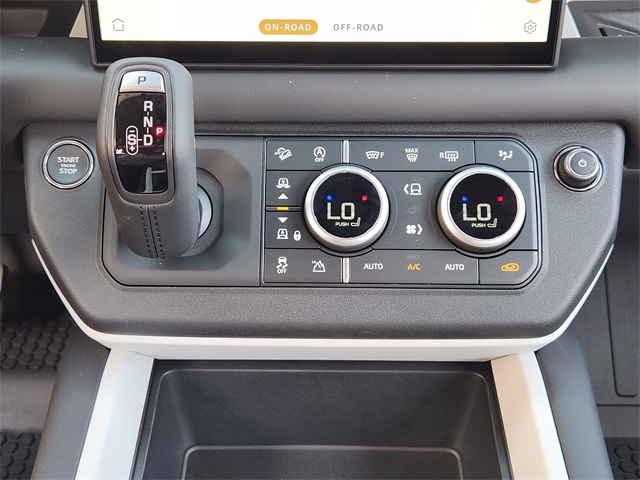2025 Land Rover Defender 110 X-Dynamic SE photo 12