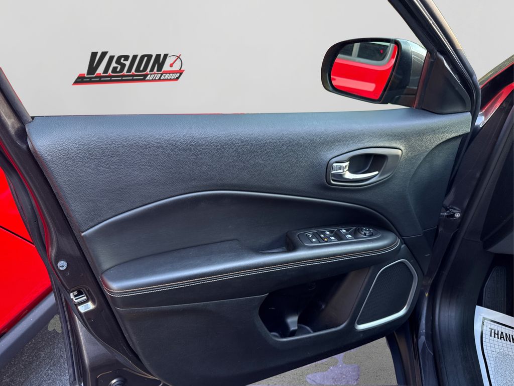 2018 Jeep Compass Latitude photo 19