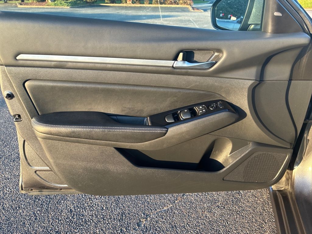 2023 Nissan Altima 2.5 SV photo 10