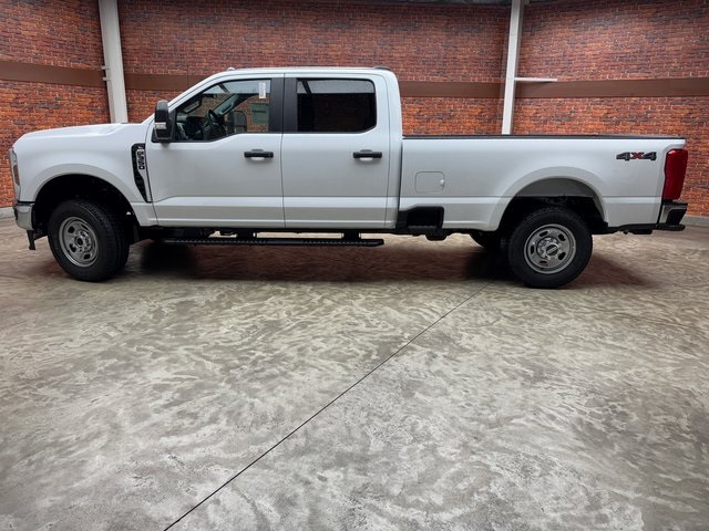 2025 Ford F-350 XL photo 2