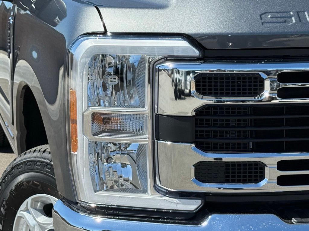 2026 Ford F-250 XLT photo 3