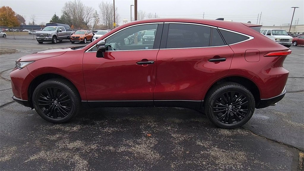 2023 Toyota Venza LE photo 4