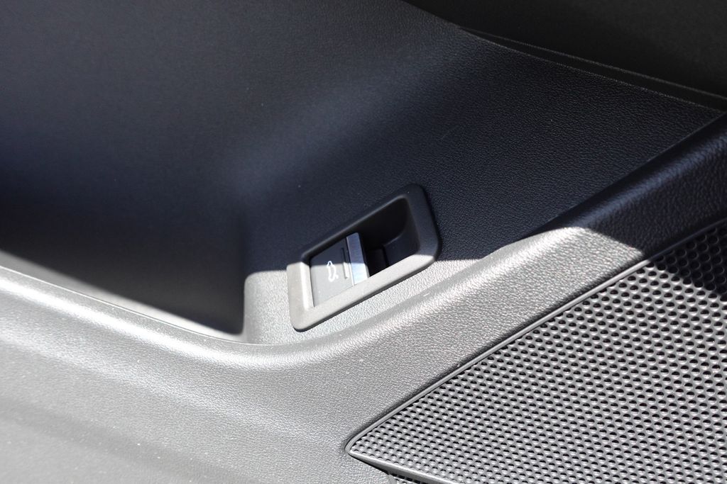 2024 Audi Q4 E-tron Premium photo 18