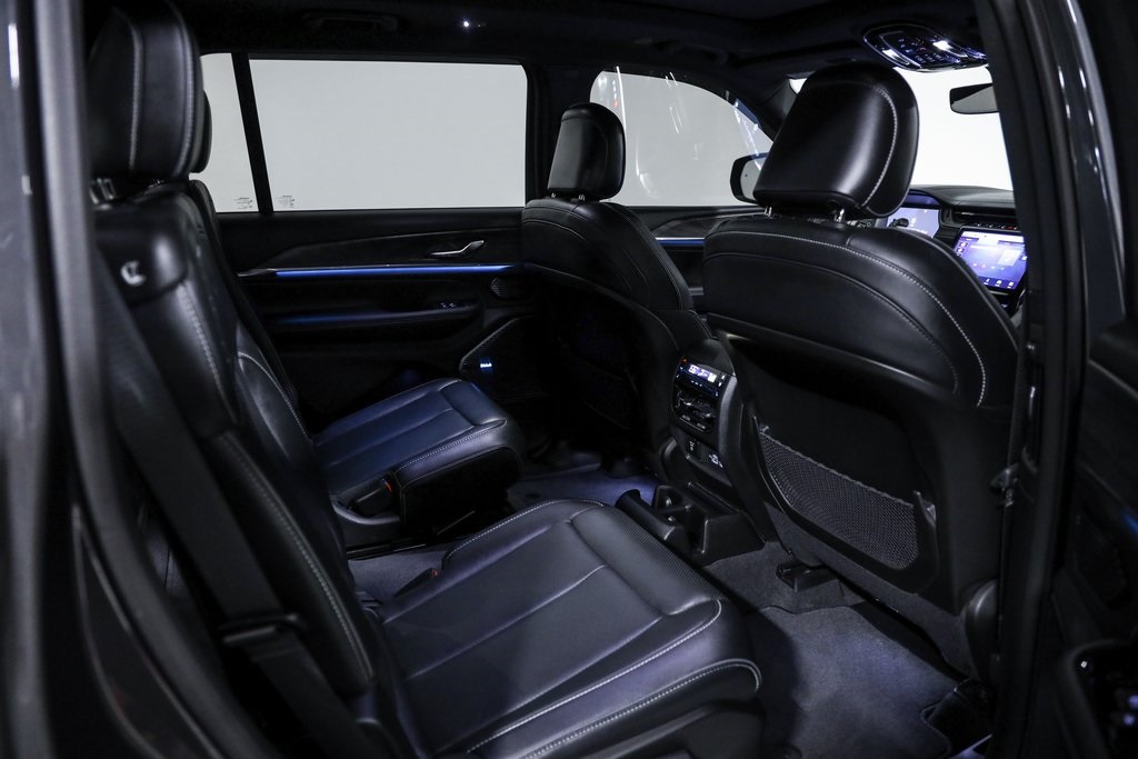2022 Jeep Grand Cherokee Overland photo 42