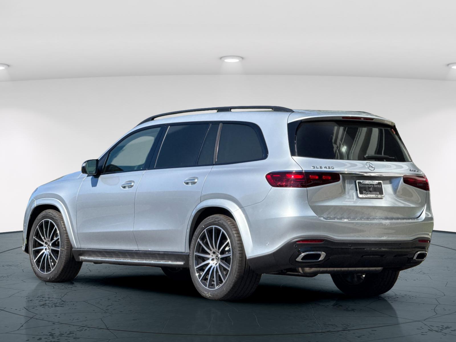 2026 Mercedes Benz GLS 450 4MATIC photo 4
