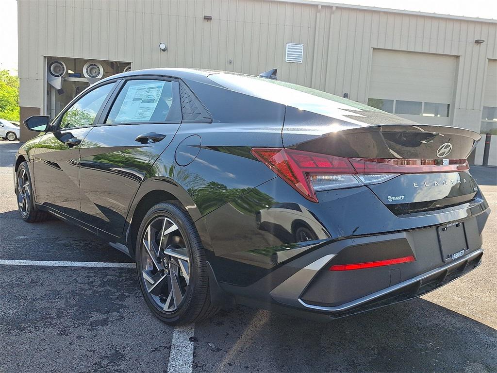 2025 Hyundai Elantra Hybrid SEL Sport photo 3