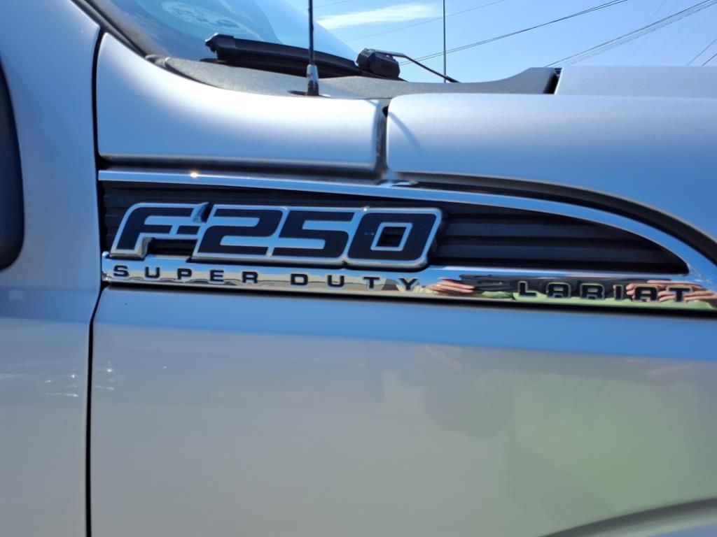 2011 Ford F-250 Lariat photo 8