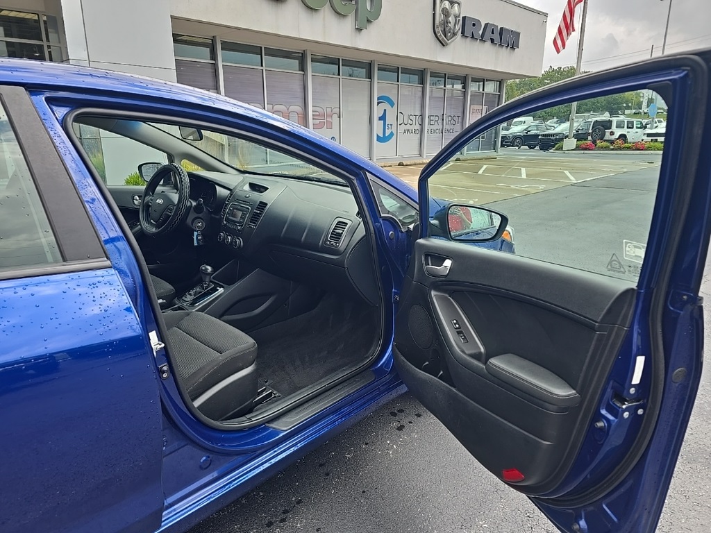2017 Kia Forte LX Base photo 17