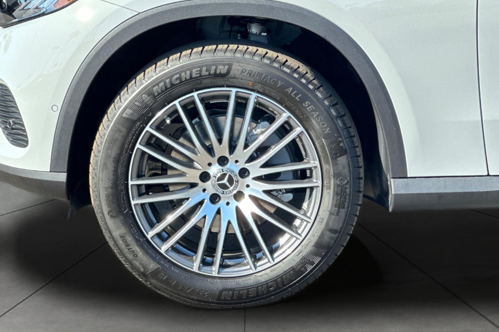 2026 Mercedes Benz GLC 300 photo 4
